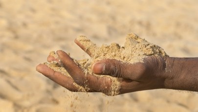 Dramat na pustyni. 49 osób zmarło po awarii ciężarówki