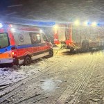Dramat na S7. Karetka z pacjentami utknęła w zaspie