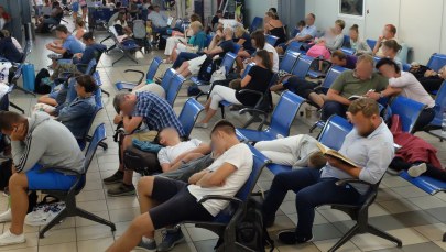 Dramat Polaków trwa. Tysiące osób uwięzionych na lotnisku