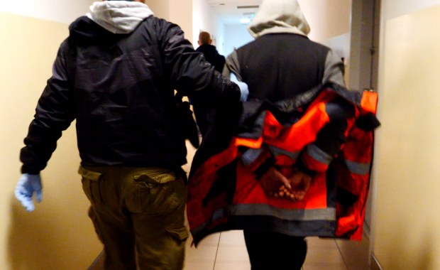 Dramat w Brzydowie. 28-latek wtargnął do domu, zamordował kobietę i ranił jej córkę