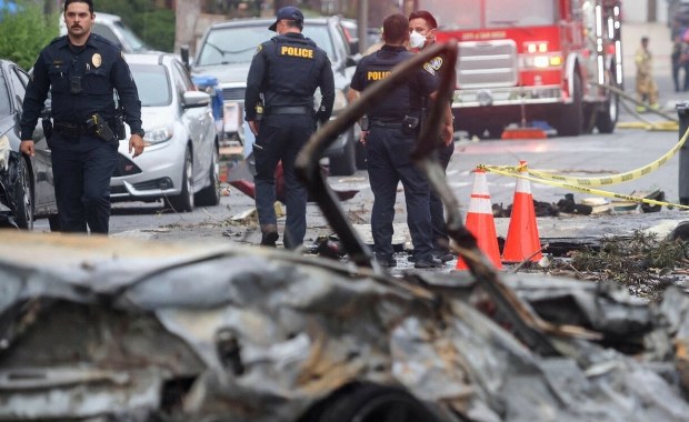 Dramat w San Diego: Niewielki samolot spadł na domy