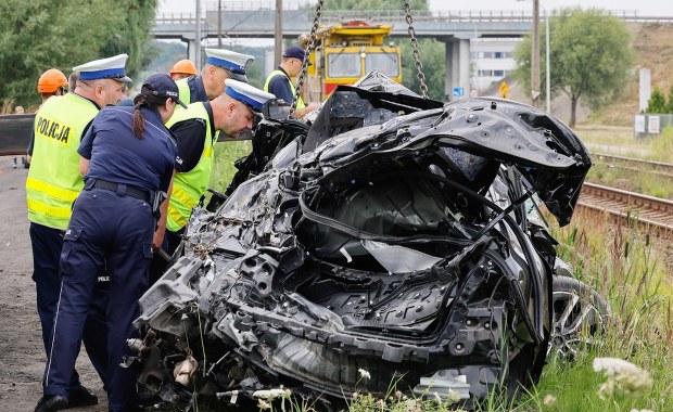 ​Dramat w Wielkopolsce. Samochód wjechał pod pociąg