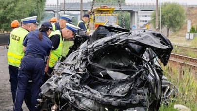 ​Dramat w Wielkopolsce. Samochód wjechał pod pociąg