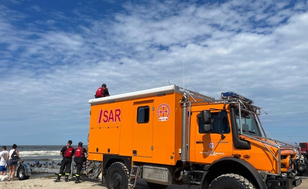 Dramatyczna akcja na Bałtyku w Jantarze. Kąpiących się porwała fala