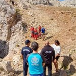 Dramatyczna akcja: Naukowiec utknął 1000 m pod ziemią, pomagają Polacy 