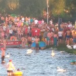 Dramatyczna akcja ratunkowa nad jeziorem. 18-latek zniknął pod taflą wody