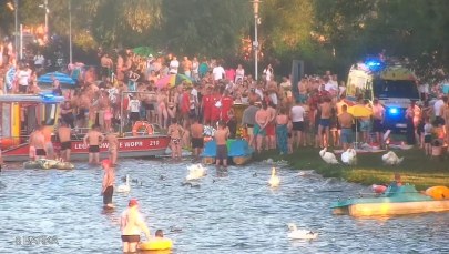 Dramatyczna akcja ratunkowa nad jeziorem. 18-latek zniknął pod taflą wody