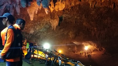 Dramatyczna akcja ratunkowa w Tajlandii. Grupa dzieci zaginęła podczas zwiedzania jaskini