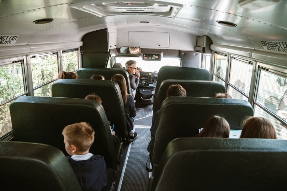 Dramatyczne sceny w szkolnym autobusie. Kierująca straciła przytomność