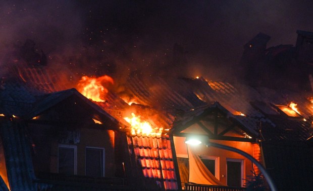 Dramatyczna walka z ogniem w Ząbkach. Zdjęcia i filmy
