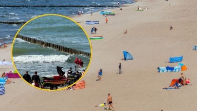 Dramatyczne chwile na plaży w Mielnie. Mężczyzna utknął w falochronie