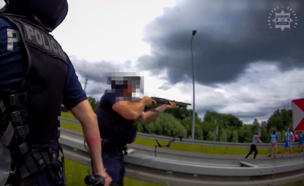 Dramatyczne chwile. Pseudokibice zablokowali dwa autokary