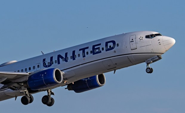 Dramatyczne chwile w samolocie. Pasażerowie uderzyli w sufit