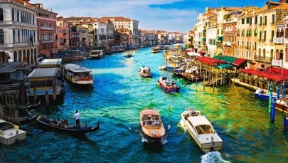 Dramatyczne chwile w Wenecji: Przewróciła się gondola z turystami 