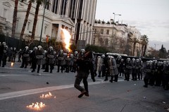 Dramatyczne sceny na ulicach Aten
