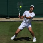 Dramatyczne sceny na Wimbledonie. Hubert Hurkacz skreczował