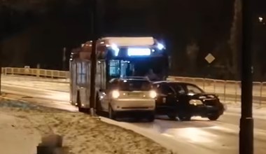 Dramatyczne sceny w Lublinie. Autobusy na lodzie taranowały samochody