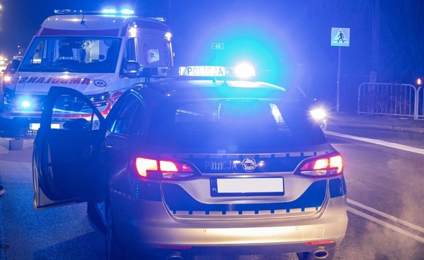 Dramatyczny finał nocnej służby. Radiowóz zderzył się z osobówką