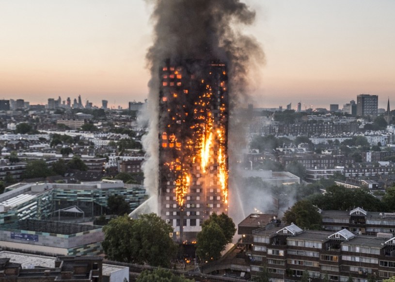 Dramatyczny pożar w Wielkiej Brytanii /Jeremy Selwyn/Evening Standard/eyevine /East News