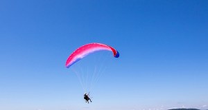 Dramatyczny wypadek paralotniarza. Mężczyzna spadł z klifu