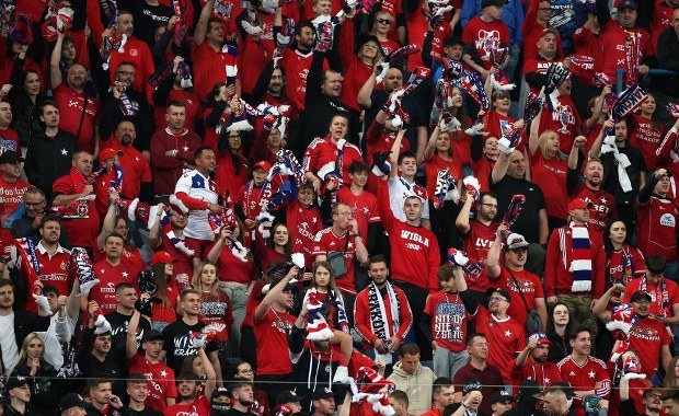 Dramatyczny wypadek potencjalnego inwestora Wisły Kraków. Zakrztusił się pierogiem