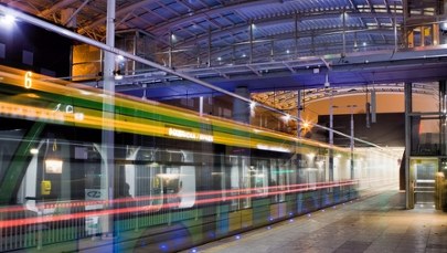 Dramatyczny wypadek w Poznaniu: Kobieta wypadła z jadącego tramwaju