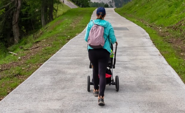 Dramatyczny wypadek w Tyrolu: Wózek z niemowlęciem zjechał 50 metrów ze zbocza