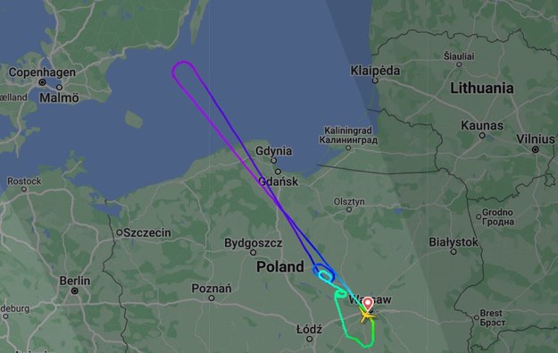 Dreamliner PLL LOT zawrócił do Warszawy znad Morza Bałtyckiego (zdj. screen ze strony flightradar24.com) /
