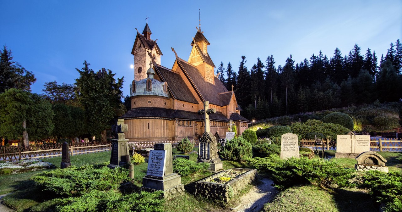 Drewniana świątynia Wang w Karpaczu /123RF/PICSEL