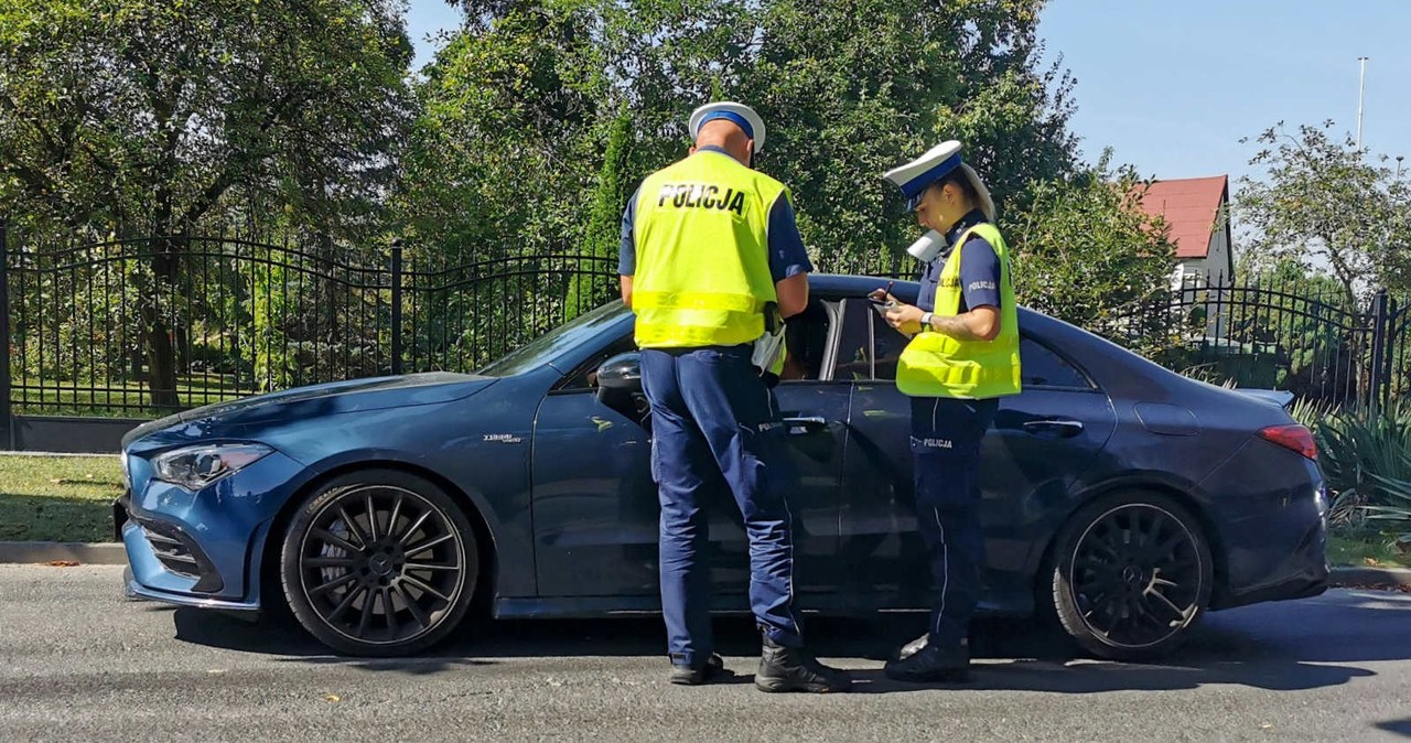 Driftowanie stanie się wykroczeniem, za które policja będzie mogła na miesiąc zatrzymać samochód /Piotr Kamionka/REPORTER /East News