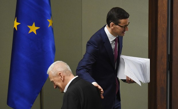 Drobnym druczkiem pod exposé