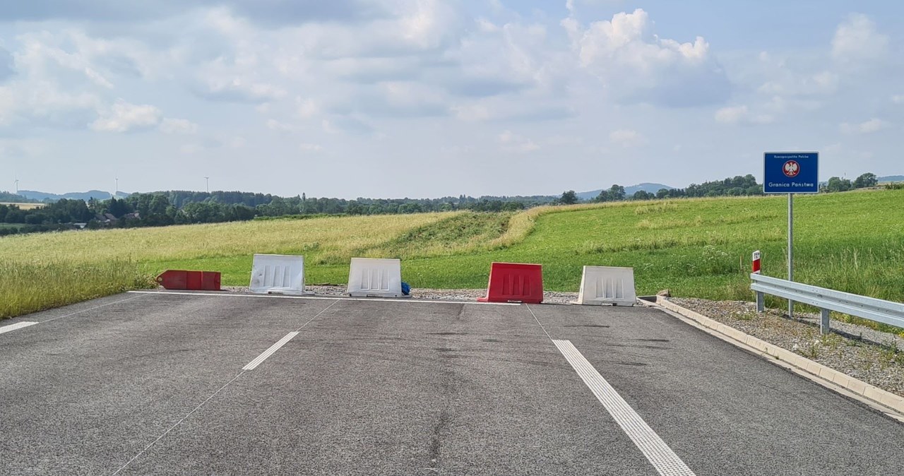 Droga ekspresowa S3 nie będzie kończyć się w polu. Czesi rozpoczynają prace nad brakującym odcinkiem autostrady D11. /GDDKiA