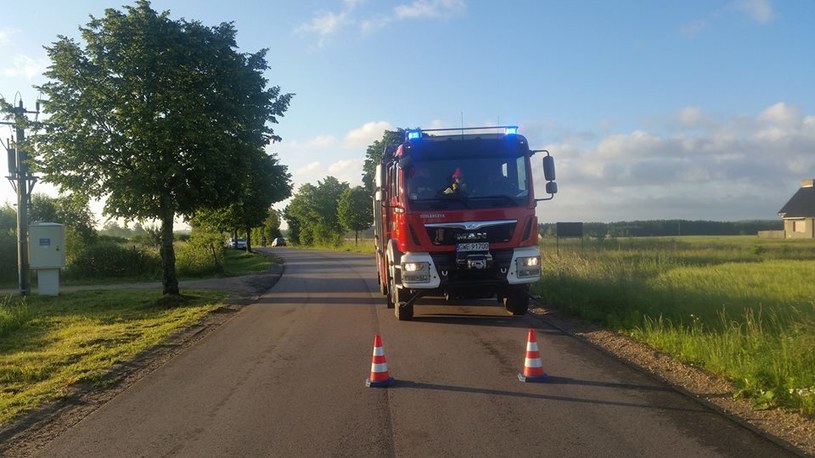 Droga między Linią a Zakrzewem była zamknięta do godziny 7. /Fot. OSP LInia /Informacja prasowa