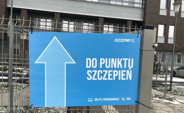 "Droga przez mękę". Zrozpaczeni seniorzy próbują się umówić na szczepienie przeciw Covid-19