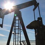 Droga ropa i spowolnienie gospodarek ograniczają popyt na surowiec