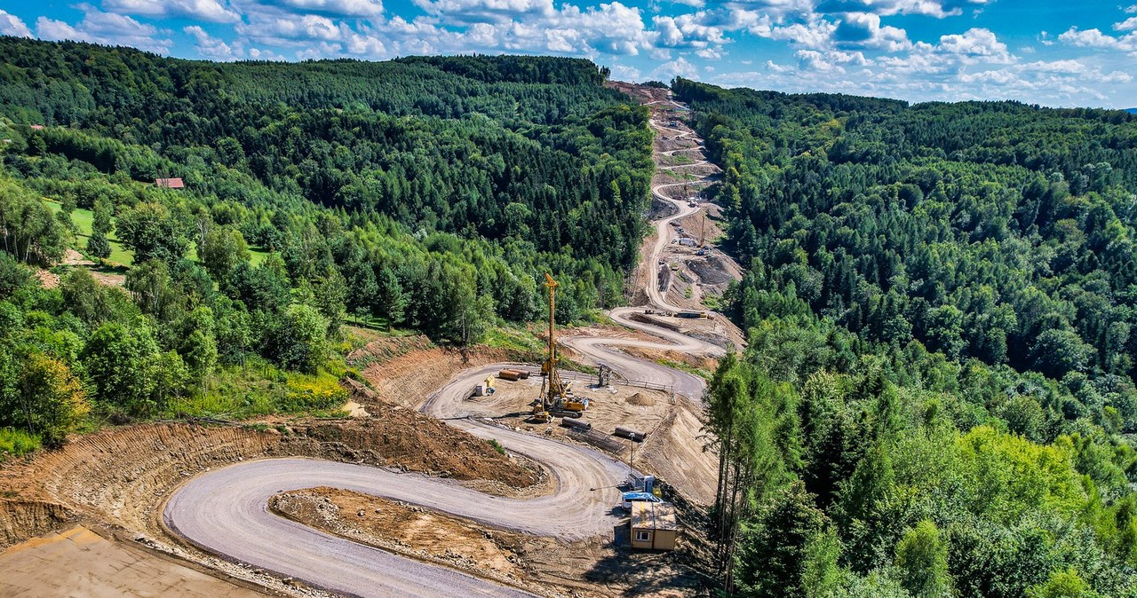 Droga techniczna stworzona do budowy odcinka S19 mogłaby stać się lokalną atrakcją turystyczną /GDDKiA