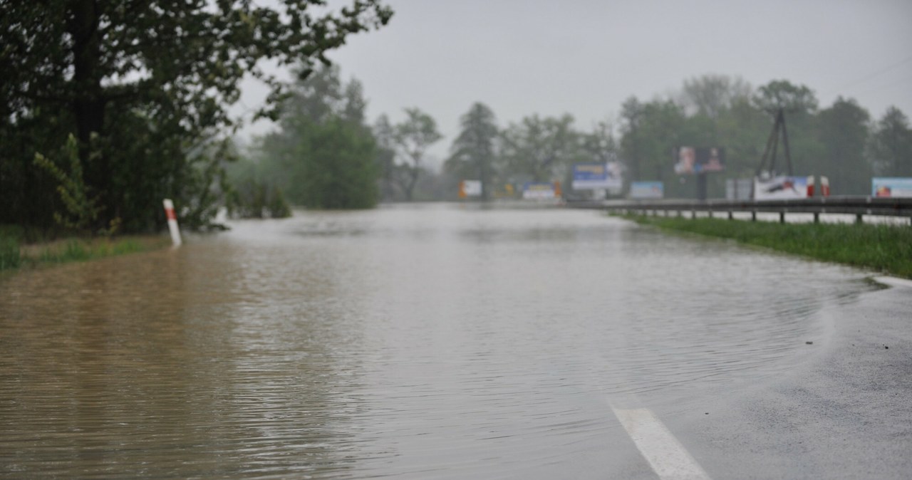 Droga w Kierunku Bielska-Białej, powódż w 2010 r. (zdj, ilustracyjne) /Adrian Gladecki/REPORTER /East News