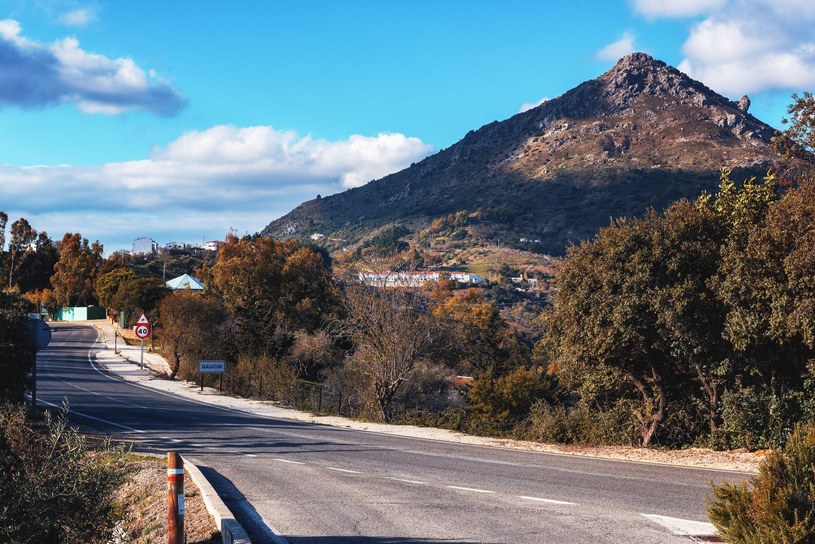 Droga z Rondy do Gaucin jest jedną z najlepszych tras widokowych w Andaluzji /Adobe Stock