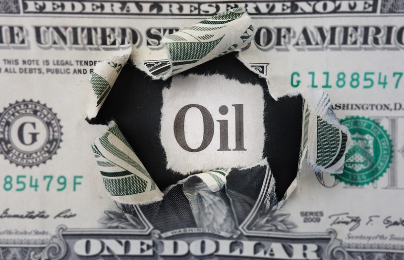 Drogi dolar przecenia ceny ropy /123RF/PICSEL