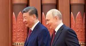 "Drogi przyjacielu". Putin witany z pompą przez Xi, padły ważne słowa