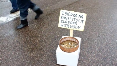 "Drogi tak, lecz nie kosztem ludzi". Rolnicy zablokowali krajową "8"