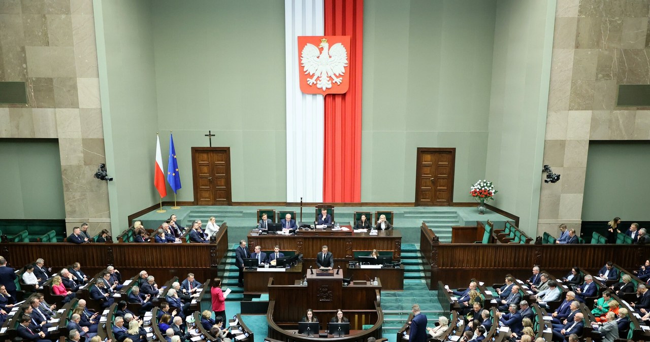 Drogie listy posłów. Rekordzista wydał w rok 204,3 tys. zł /Adam Burakowski/East News /East News