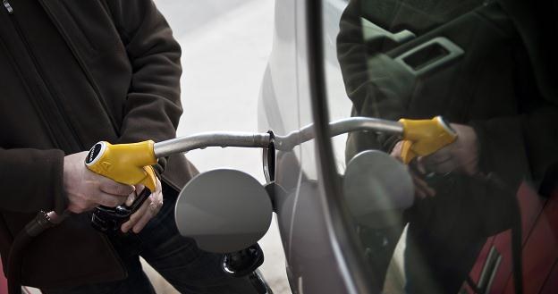 Drogie paliwo to utrapienie także dla stacji benzynowych /AFP