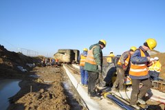 Drogowcy przenoszą 150-tonowy bunkier z czasów II wojny światowej 