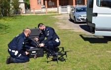 Drogówka w kolejnym województwie lata dronem w okolicach przejść