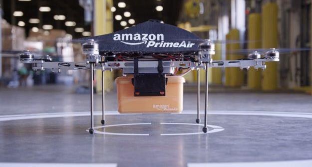 Dron dostarczający przesyłki Amazona nazywa się Octocopter. Fot. Amazon /