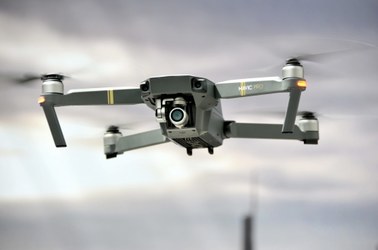 Dron dostarczył nielegalną przesyłkę do więzienia