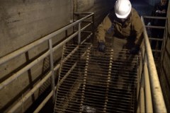 Dron podwodny bada tunel Hitlera w Strzyżowie ZDJĘCIA