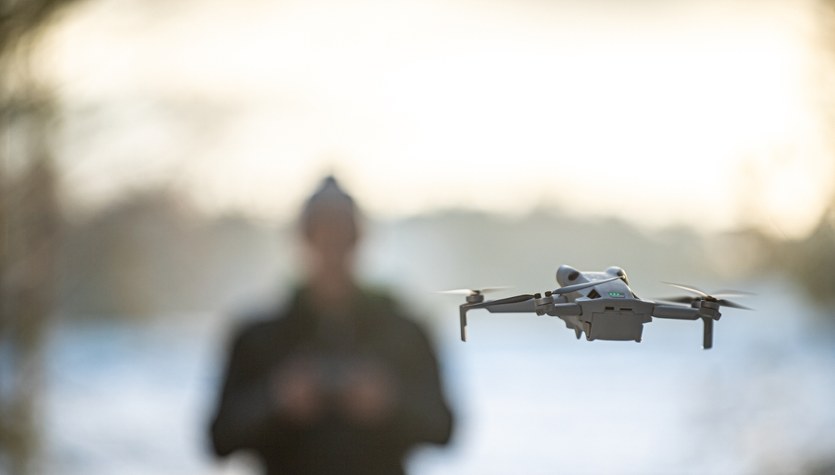 ​Dron spadł na teren jednostki wojskowej. Żandarmeria Wojskowa zatrzymała 22-latka 