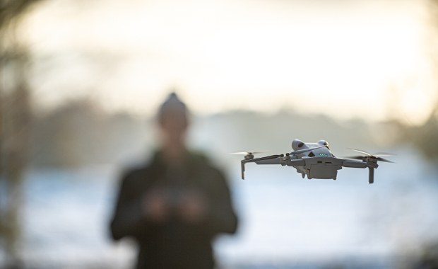 ​Dron spadł na teren jednostki wojskowej. Żandarmeria Wojskowa zatrzymała 22-latka 